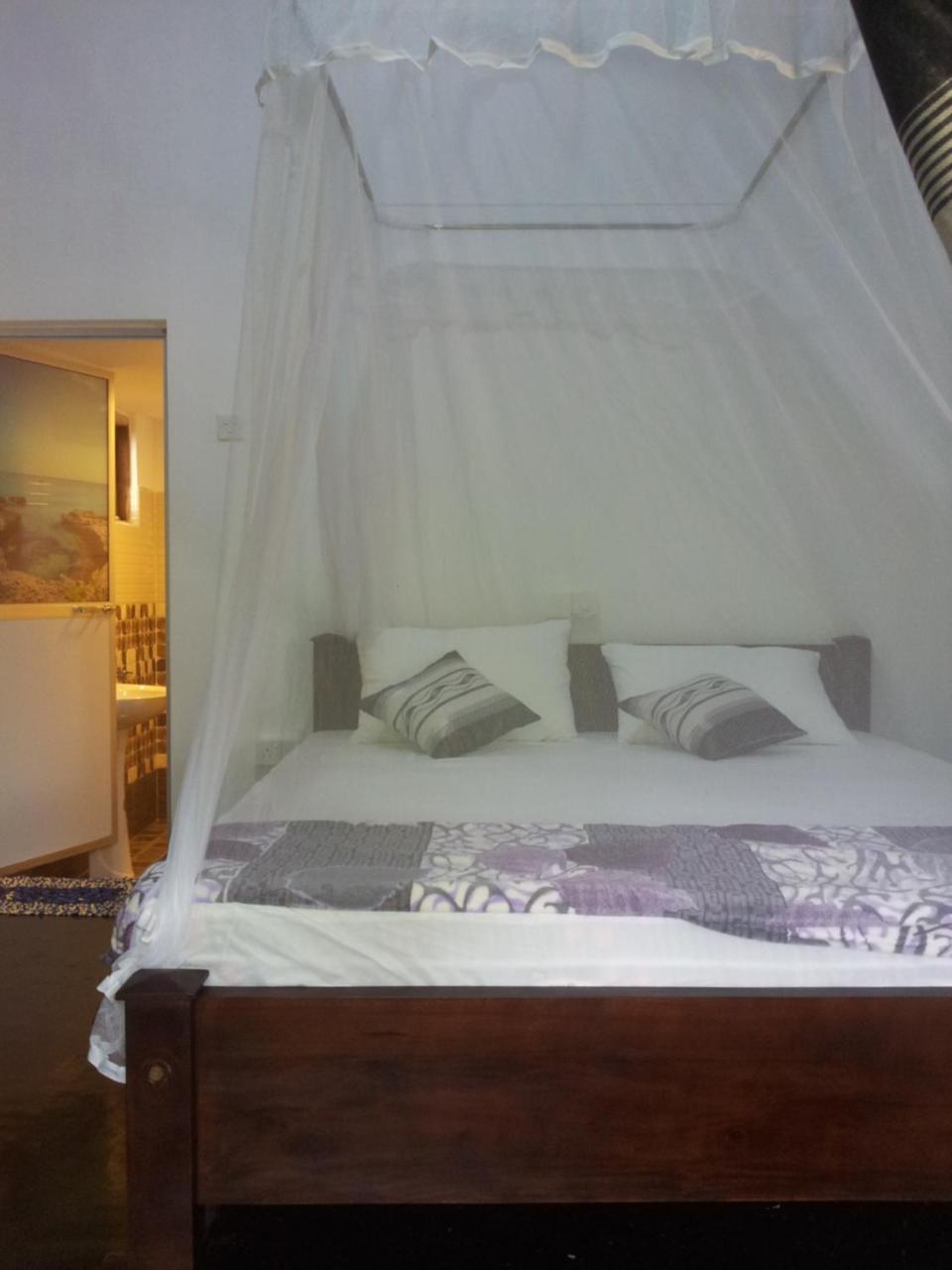 Homestay Ami Place With Kitchen Hikkaduwa